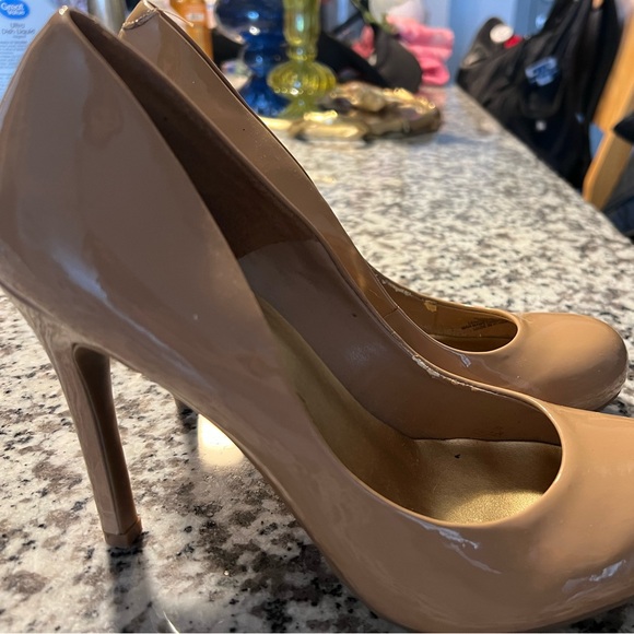 Jessica Simpson Patent Leather Heels - size 8 - Picture 2 of 6